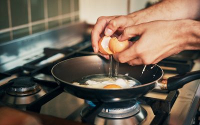 Firefighter makes breakfast for children after mom taken to hospital