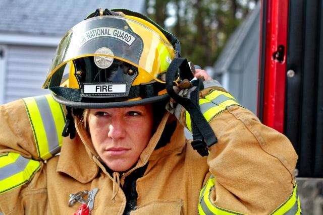 Woman fire fighter 958266 1920